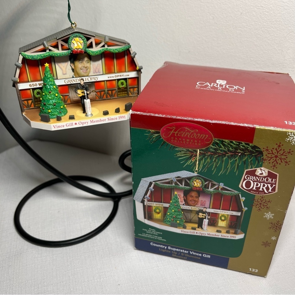 Grand Ole Opry Ornament - Vince Gill. Carlton Cards. Musical